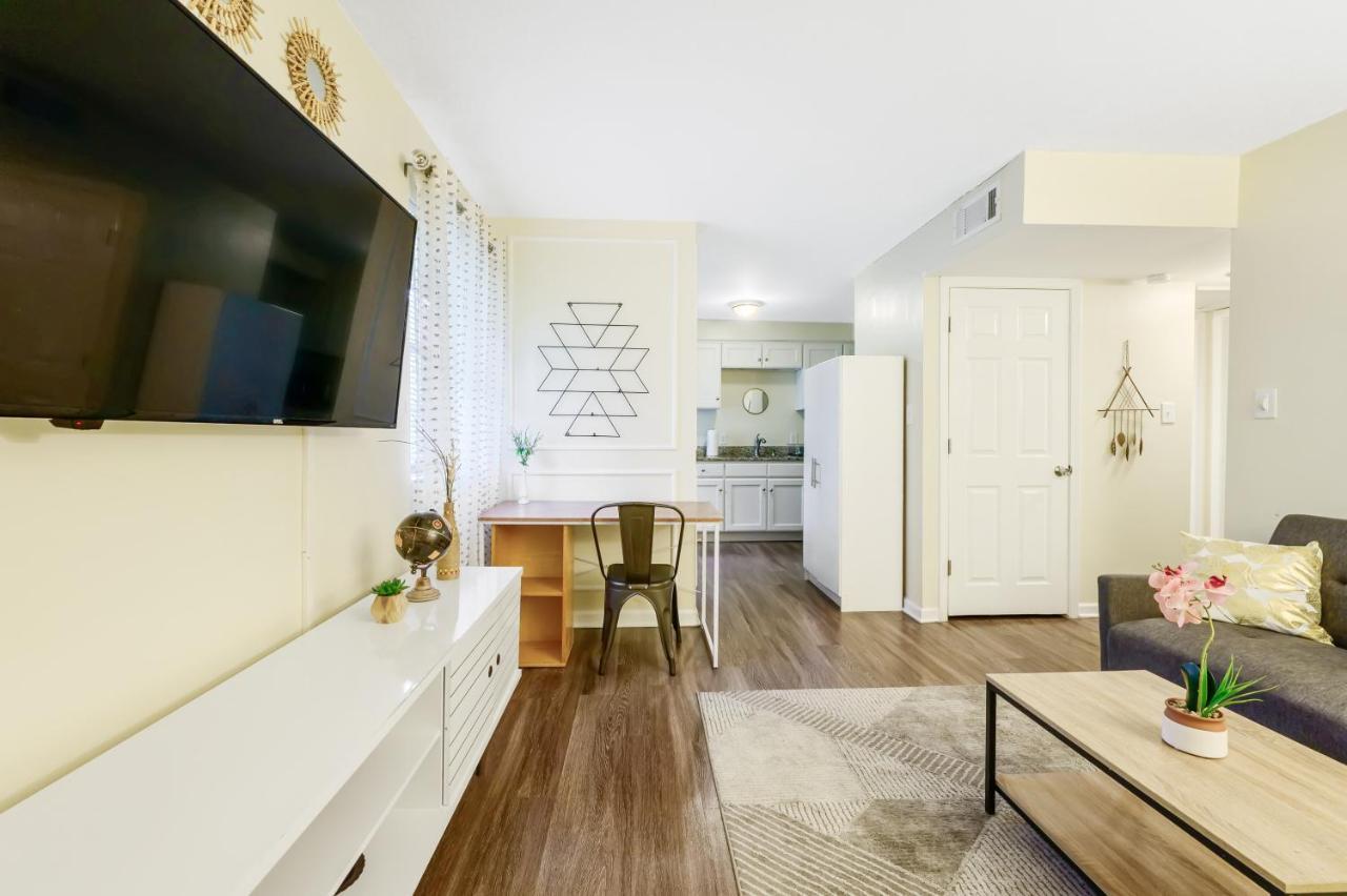 Dapper Digs - King Bed - Long Term Stays - Duke Durham Luaran gambar