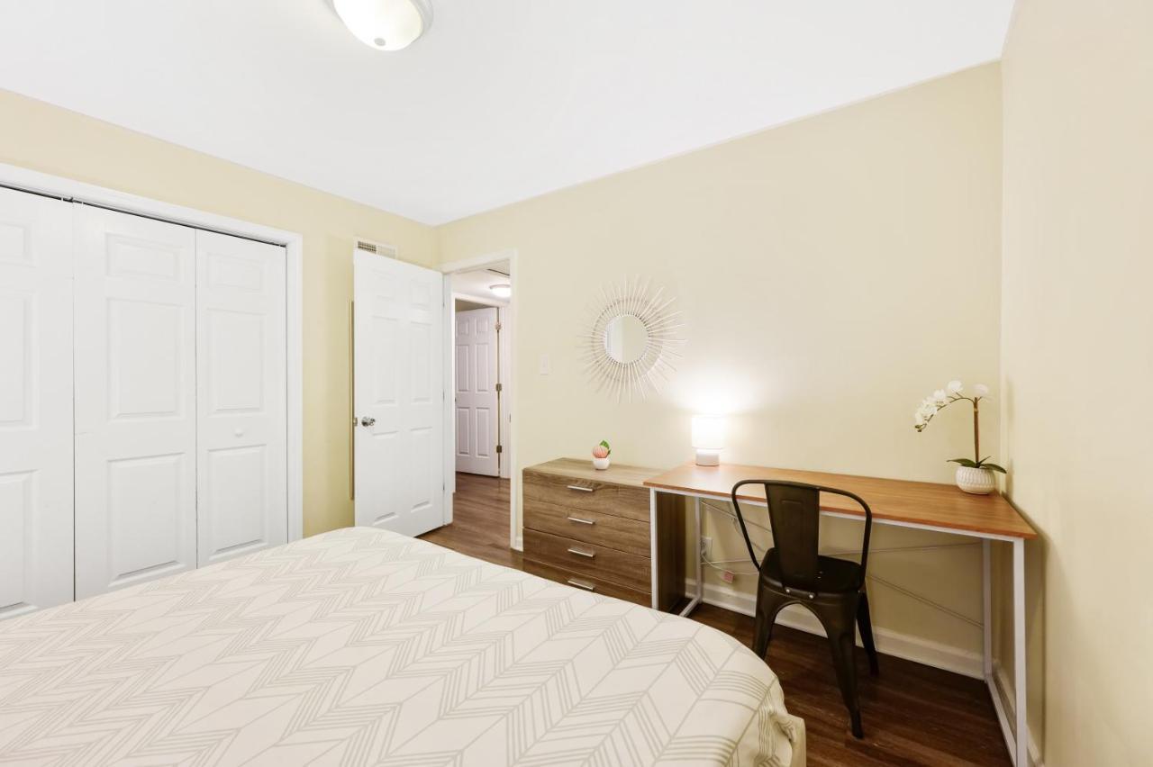 Dapper Digs - King Bed - Long Term Stays - Duke Durham Luaran gambar